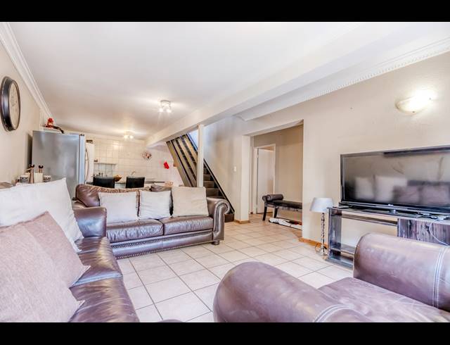 4 BEDROOM TOWNHOUSE RENTED IN ALLEN'S NEK